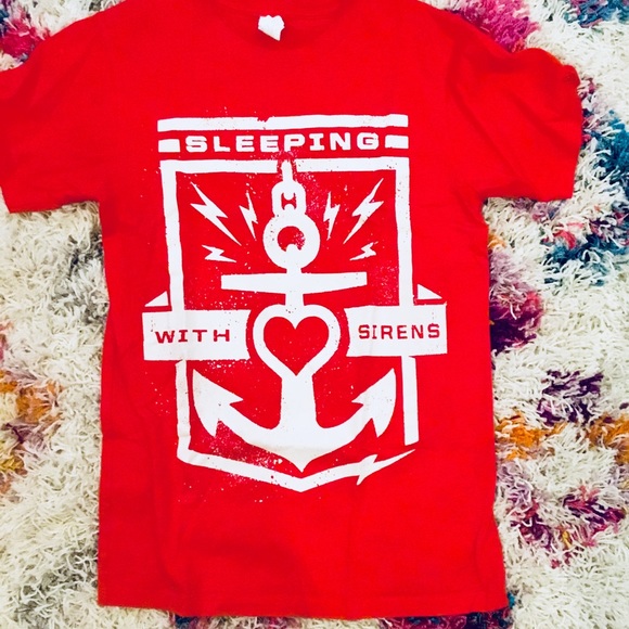 siren red shirt